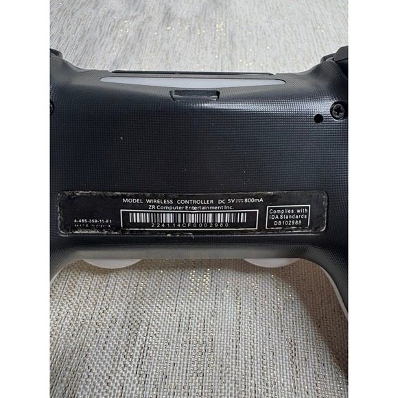 Wireless PS4 Controller by ZR Computer Entertainment Black and white - Picture 5 of 10